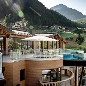 Hotel - Alpine . Luxury . Life, Sölden